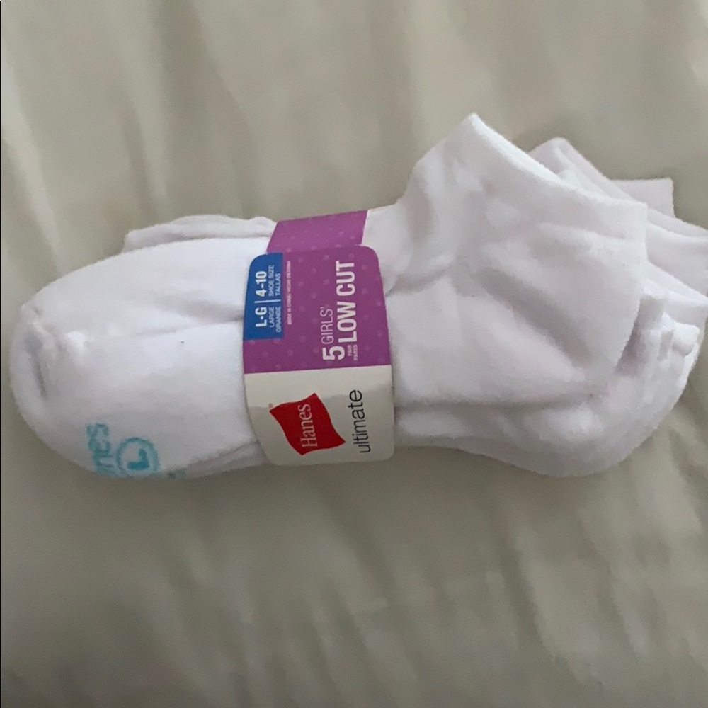 Hanes  girls low cut socks white size 4-10